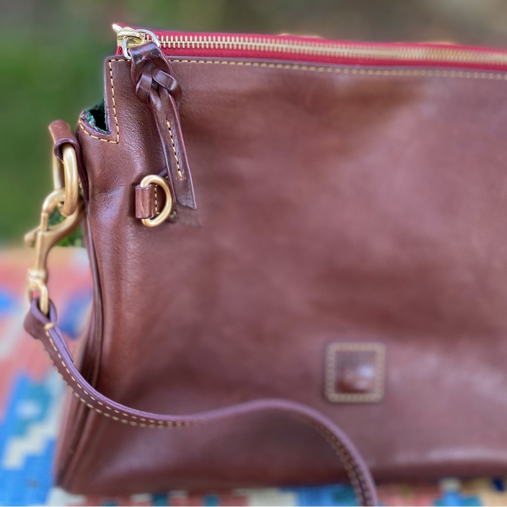Stunning Dooney and Bourke Bag - Picture 2 of 16